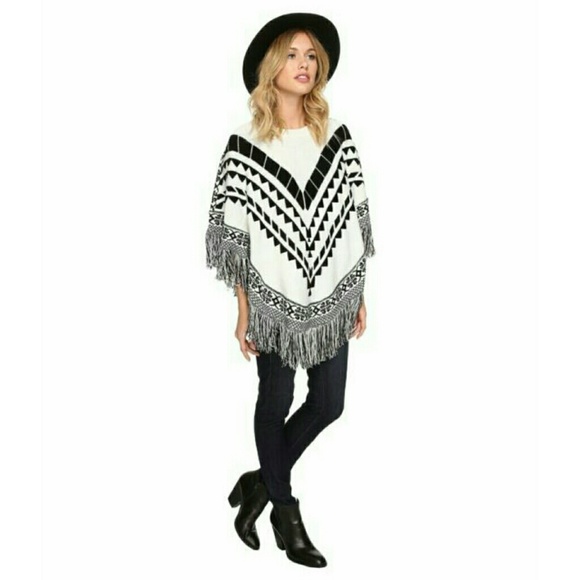 🎅 KENSIE Nordic Poncho Fringe Sweater XS/S NWT $99 - Picture 4 of 13
